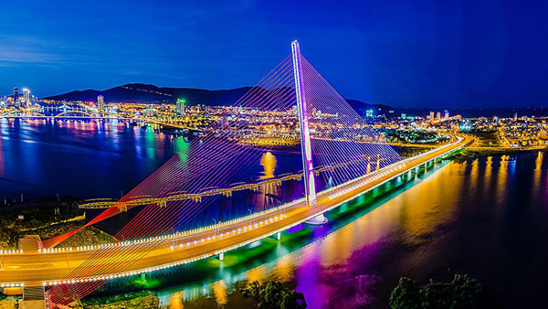 Cầu Trần Thị Lý nối đôi bờ sông Hàn.